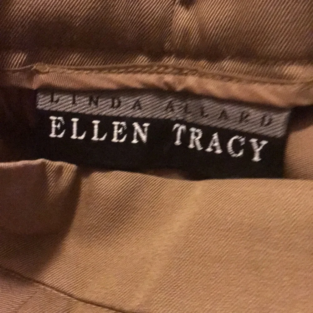 Ellen Tracy Shorts, size 8 color tan - Picture 4 of 6